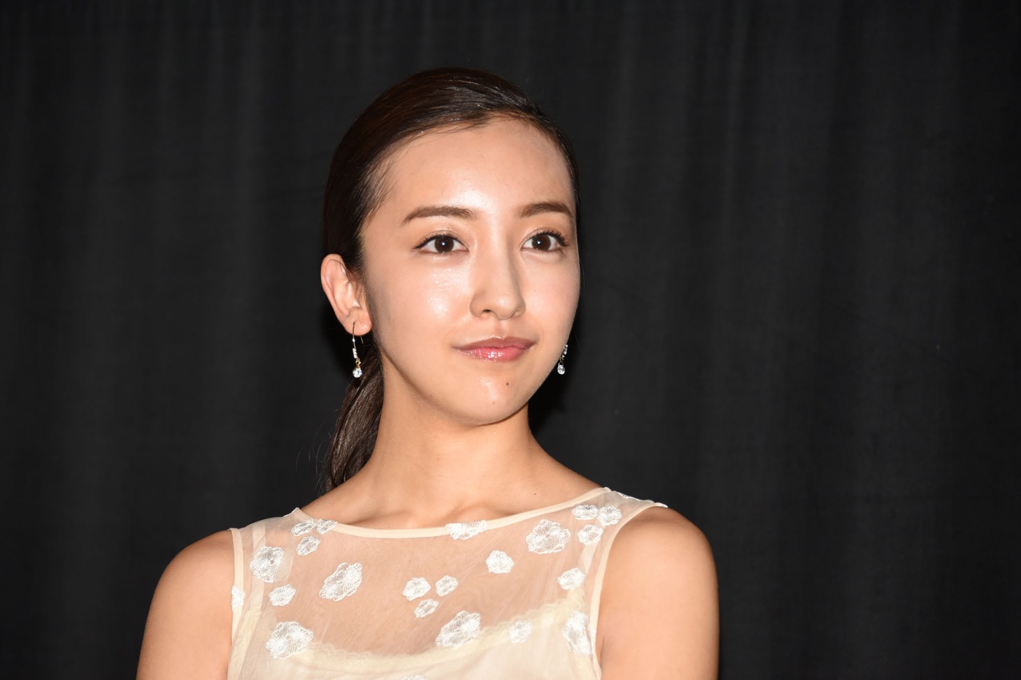 板野友美