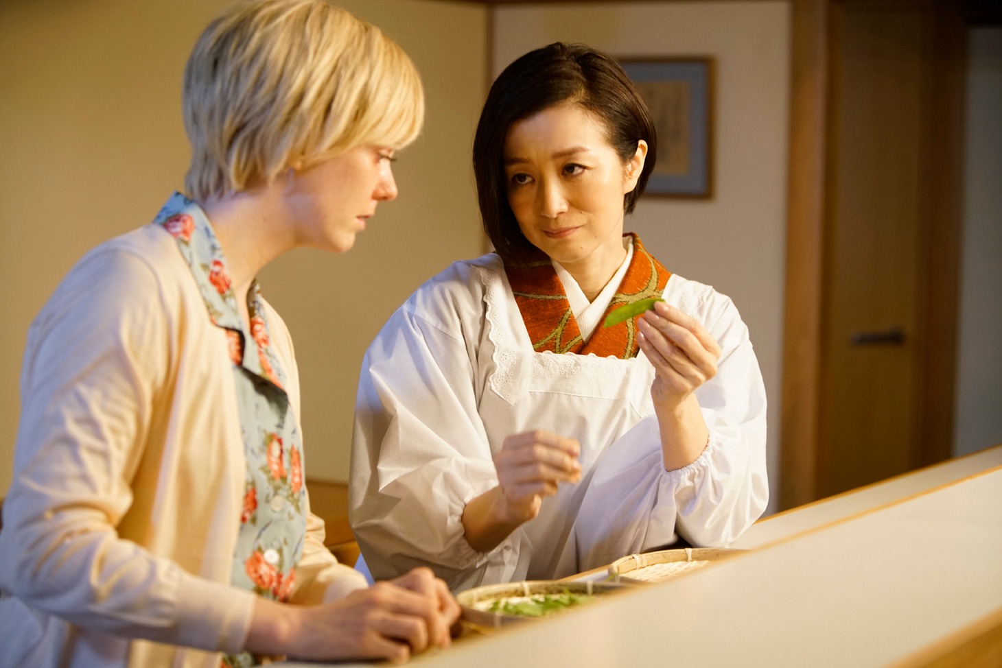 「食べる女」