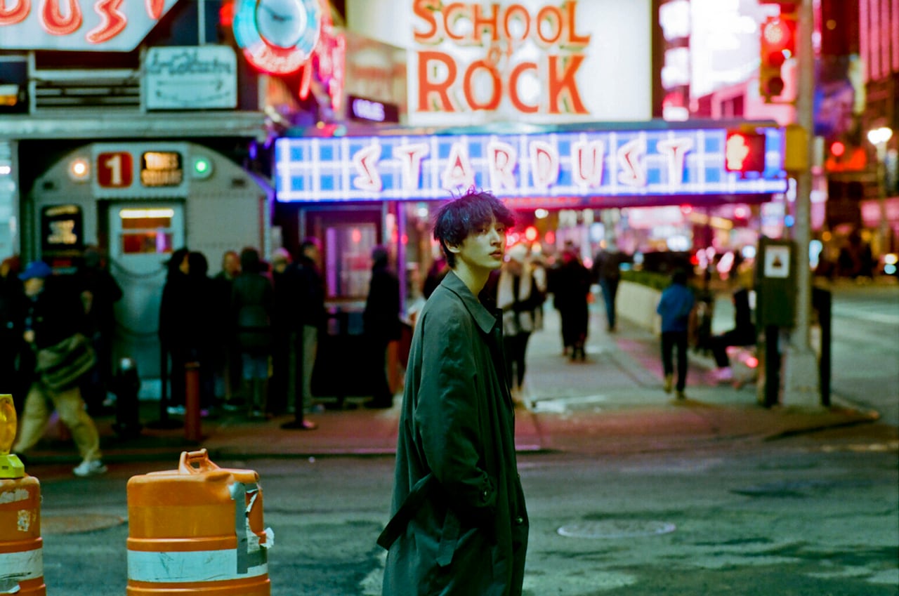 上杉柊平の1st写真集が8月発売「New Yorkが飛び出てきます」