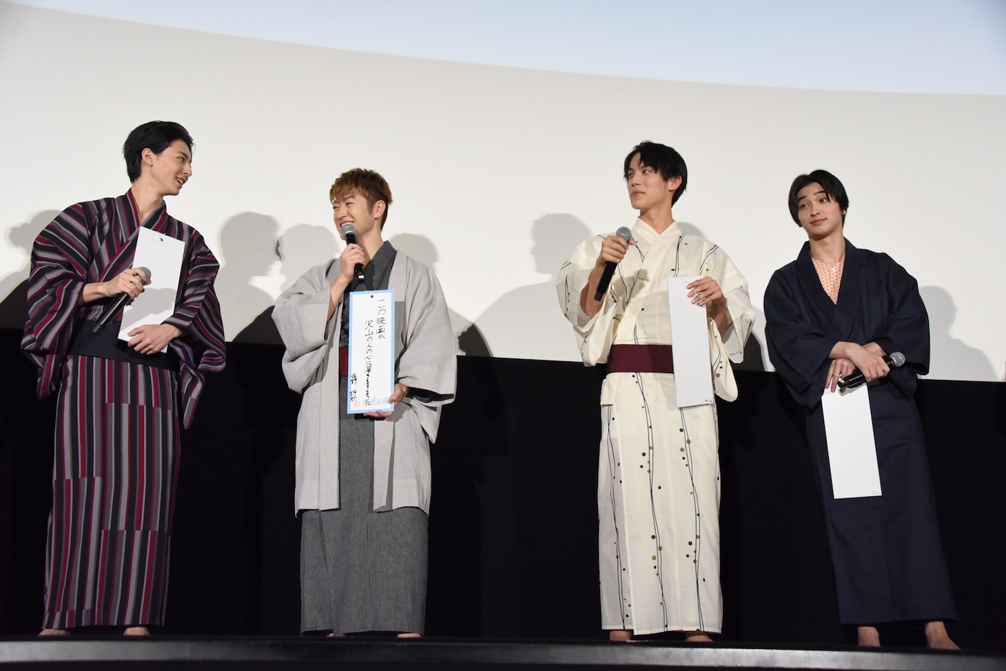映画「虹色デイズ」舞台挨拶の様子。