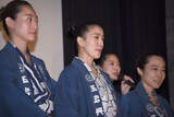 前列左から韓英恵、嘉門洋子、山田真歩。