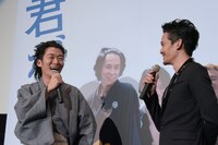 左から松居大悟、池松壮亮。