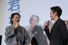 左から松居大悟、池松壮亮。