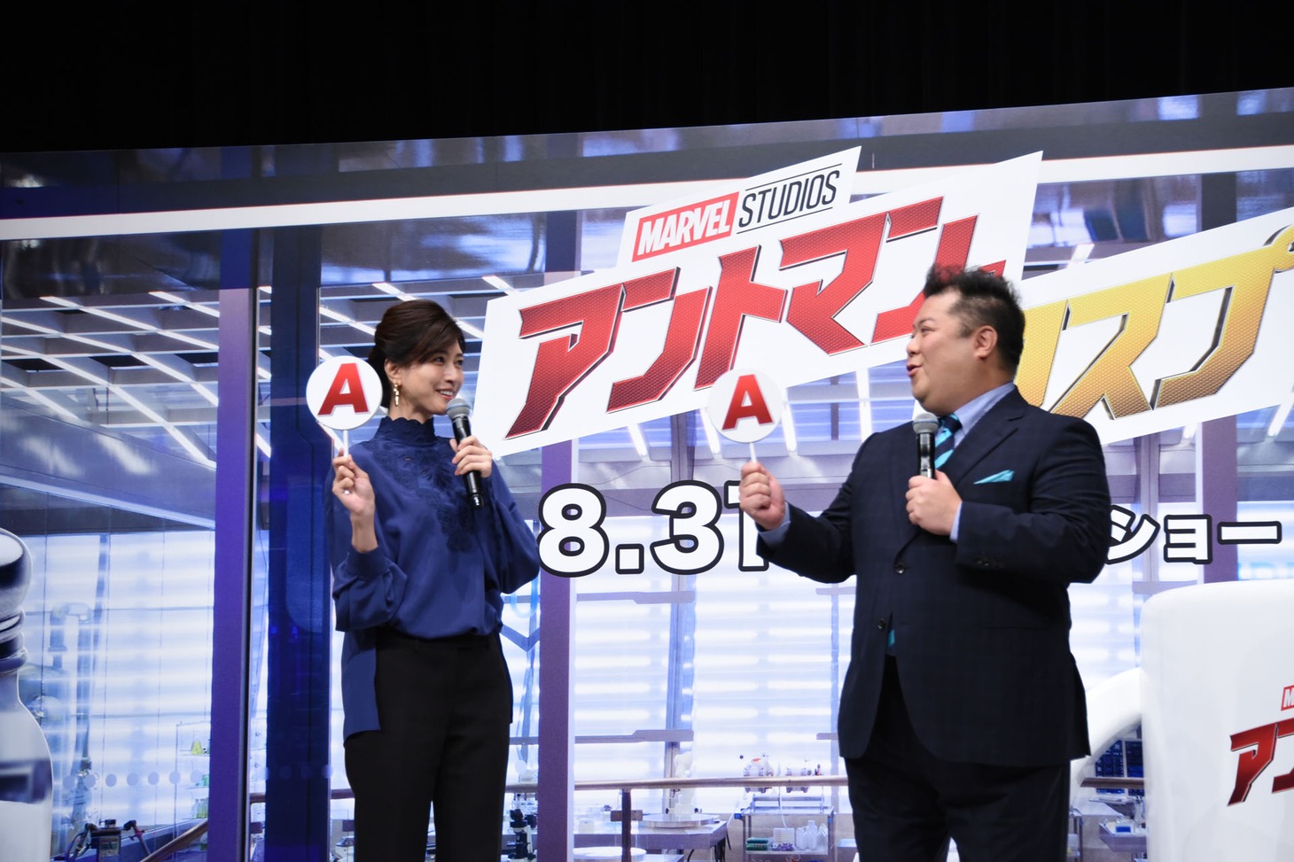 左から内田有紀、小杉竜一。