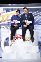 左から内田有紀、小杉竜一。