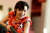 「GIVER 復讐の贈与者」第1話より、吉村界人。