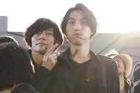 左から川上洋平、福士蒼汰。