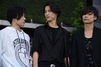 左から早乙女太一、福士蒼汰、川上洋平。