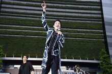 突然観客とコールアンドレスポンスをする小柳友。