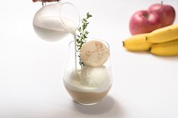 「くんちゃんのじぶんでまぜたい バナナミルクセーキ」（961円）