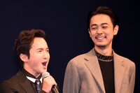左から浅利陽介、成田凌。