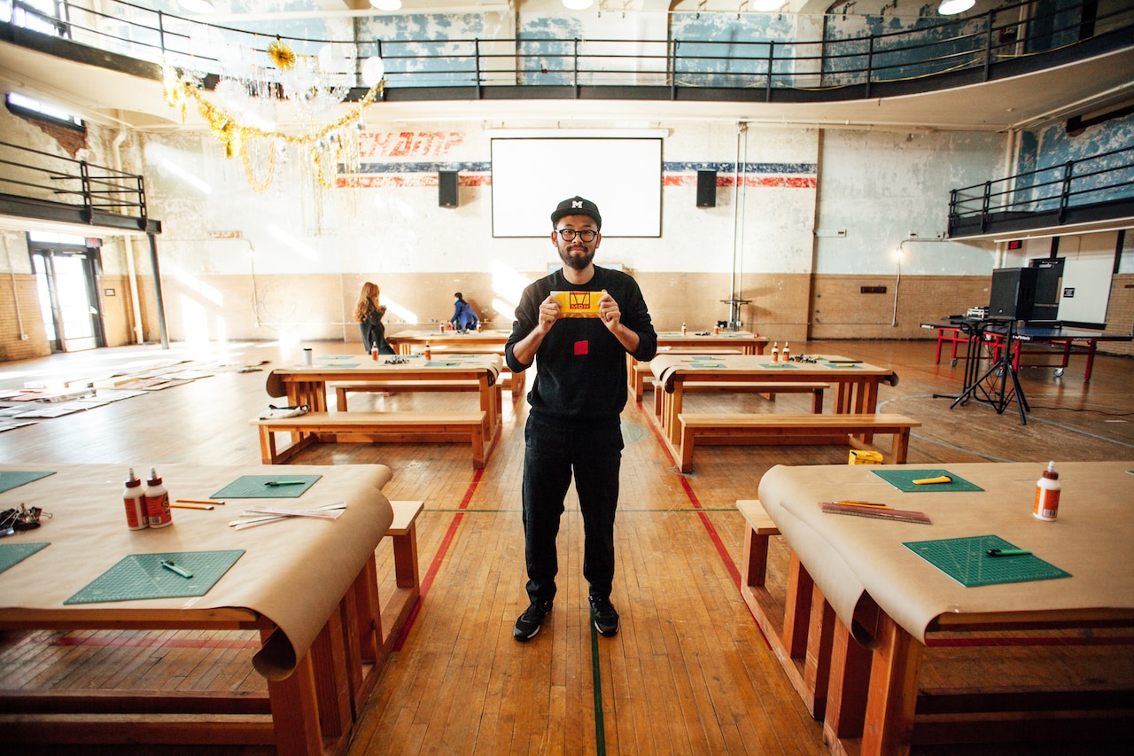 ダンボールアーティスト・島津冬樹の3年間に密着した「旅するダンボール」公開