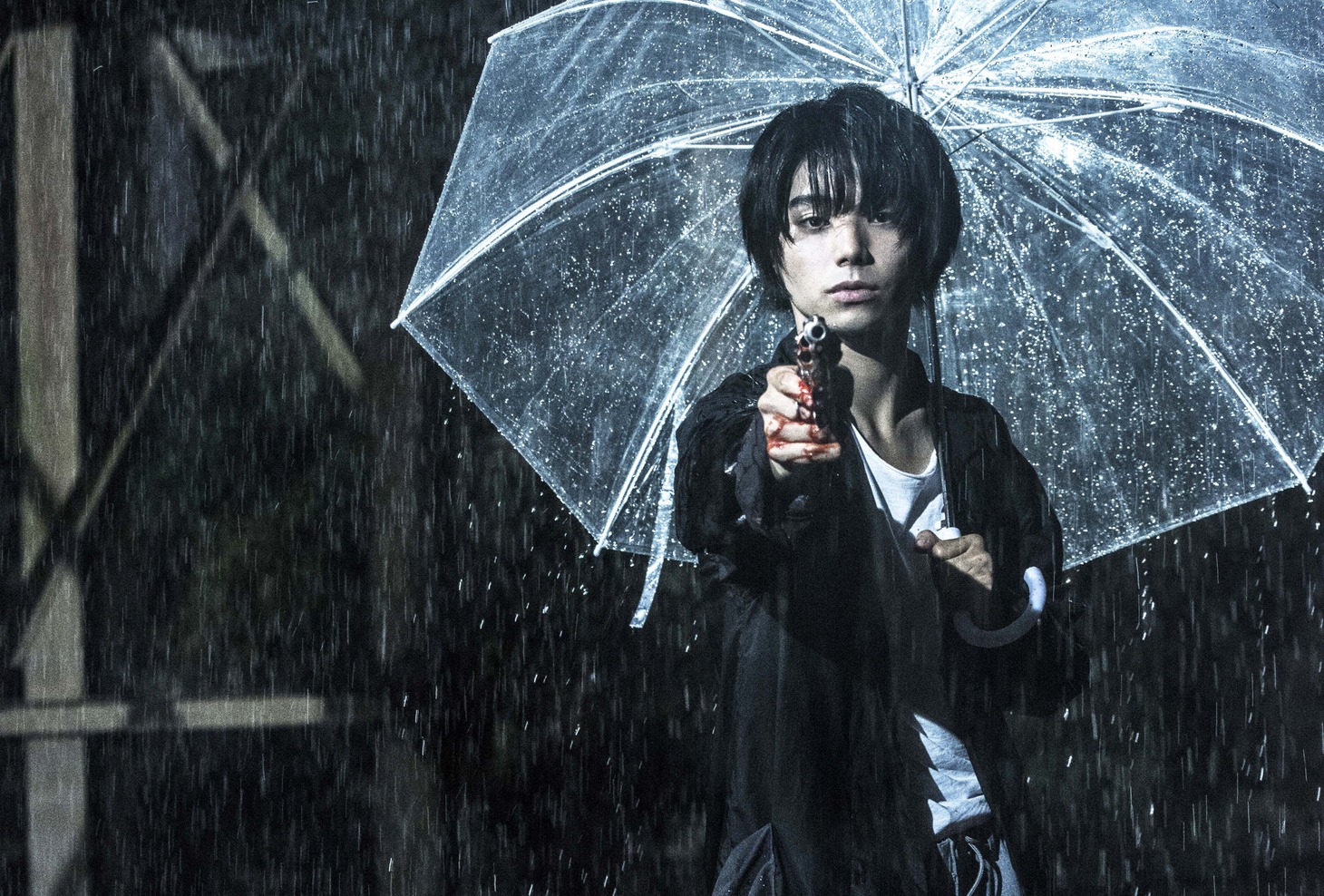 「銃」より。(c)吉本興業