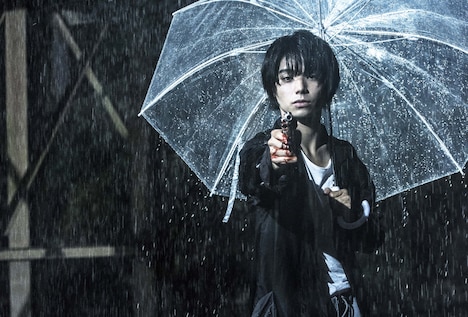 「銃」より。(c)吉本興業