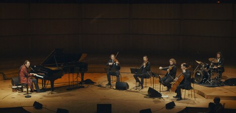 「黙ってピアノを弾いてくれ」