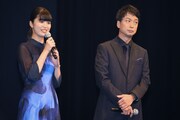左から馬場ふみか、椎名桔平。