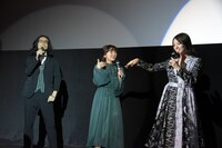 左から唐橋充、平田裕香、水崎綾女。