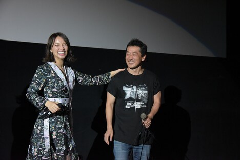 左から水崎綾女、坂本浩一。