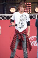 変身を披露する赤楚衛二。