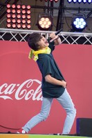 「夜は焼き肉っしょー！」と叫ぶ犬飼貴丈。