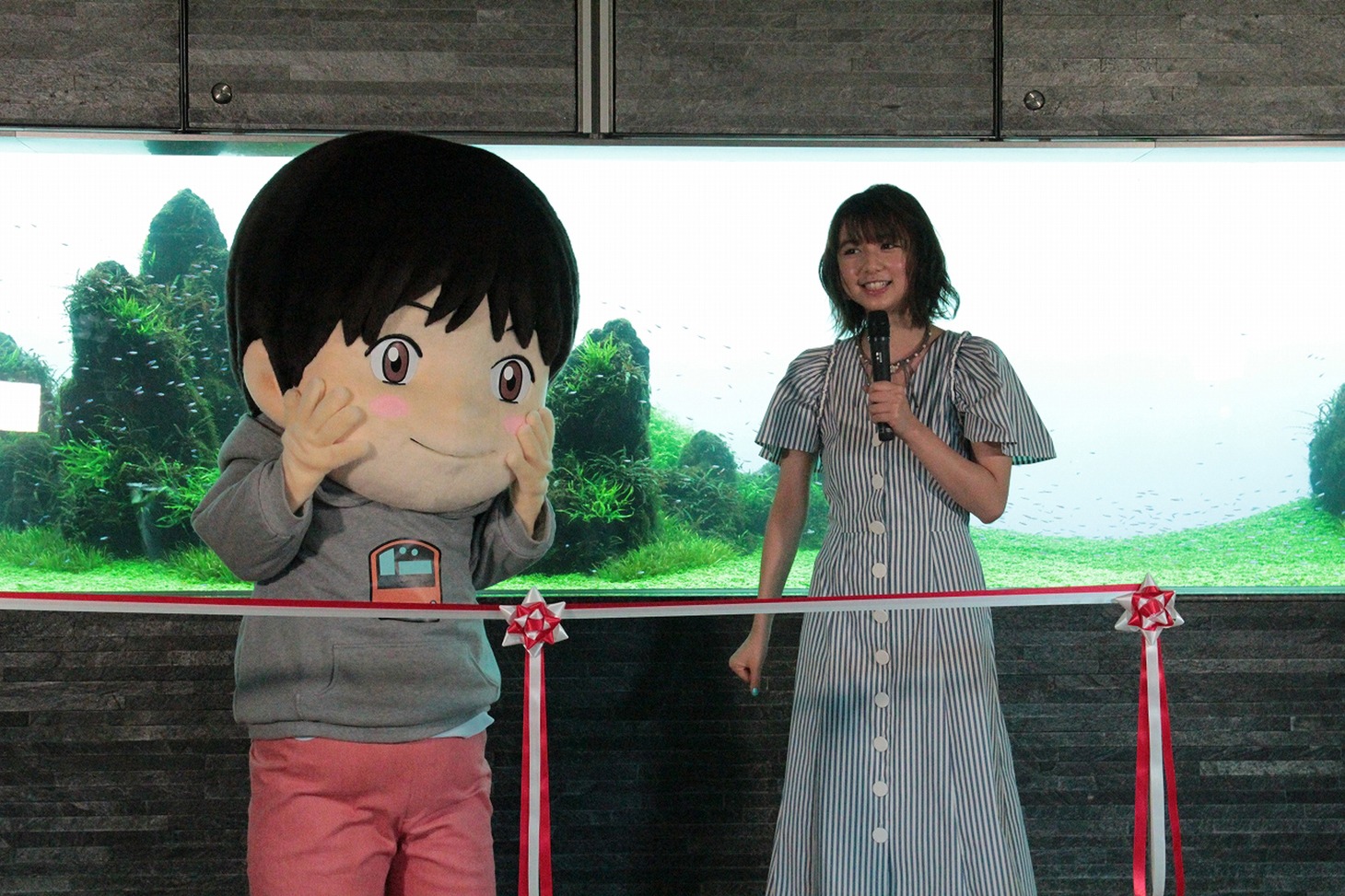 左からくんちゃん、上白石萌歌。