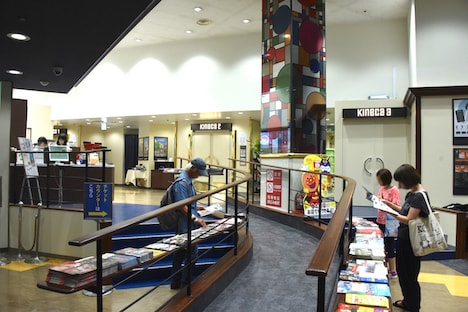 リニューアルしたキネカ大森のロビー。