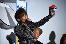 「みんなの笑顔ゲットだぜ！」と宣言した松本梨香。