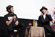「パンク侍、斬られて候」ティーチインイベントの様子。左から宮藤官九郎、石井岳龍。