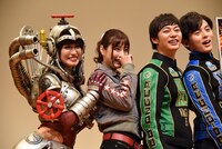「炎神戦隊ゴーオンジャー 10 YEARS GRANDPRIX」完成披露舞台挨拶の様子。