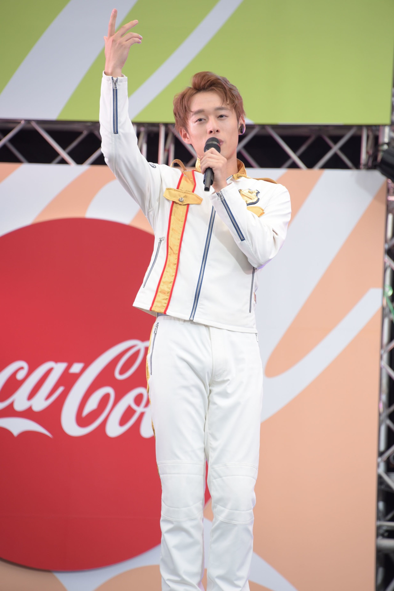 「ボンジュール」と挨拶する元木聖也。