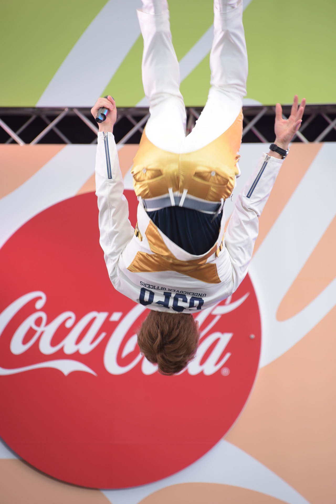 バク宙する元木聖也。