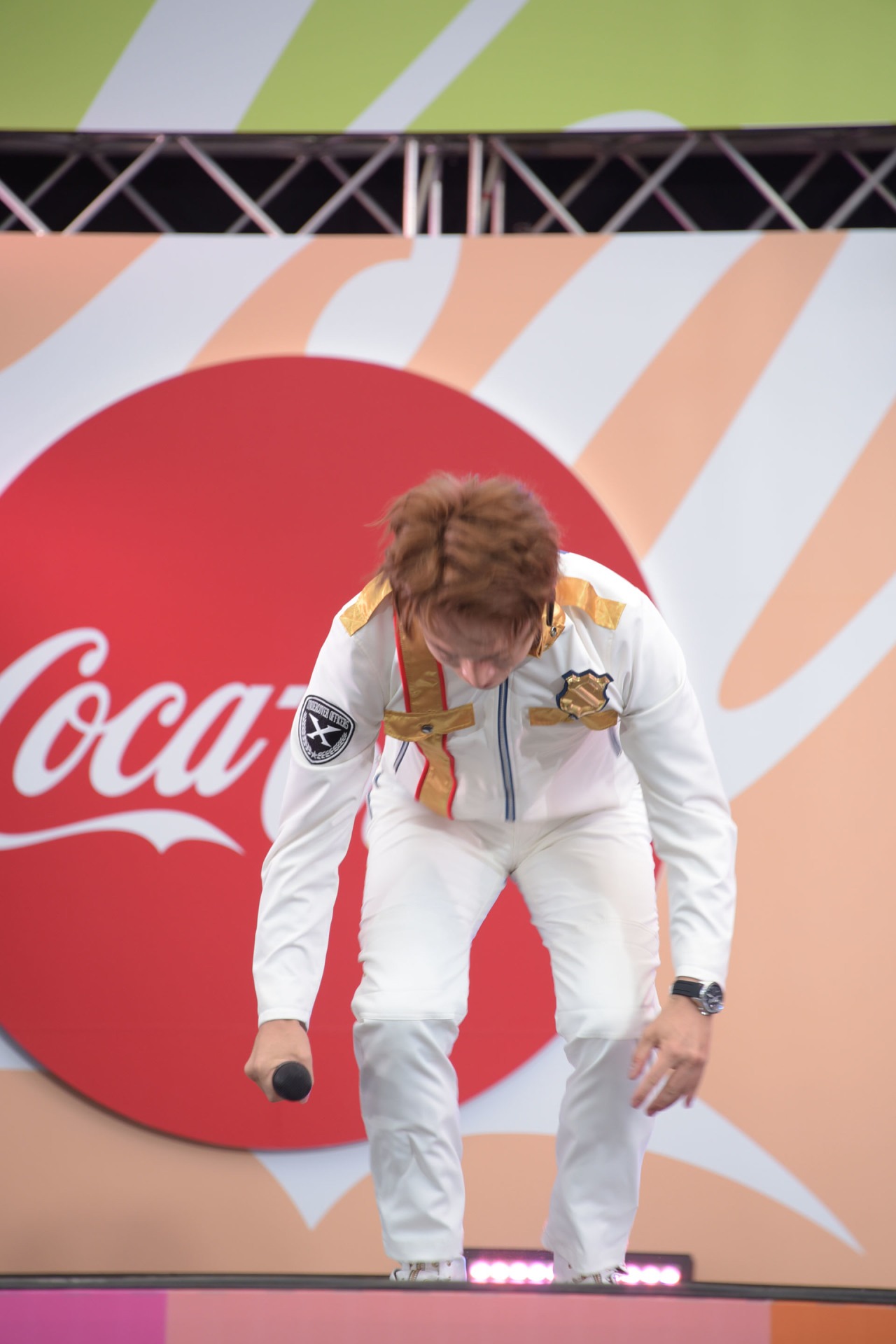バク宙する元木聖也。