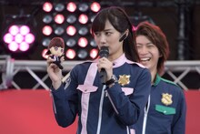 “顔スリスリ”を実演することになり、「みんなの前で見せるのは恥ずかしいが……」とためらう奥山かずさ。