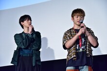 左から高杉真宙、佐野玲於。