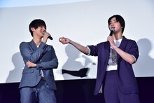 中川大志の意見に納得する横浜流星（右）。