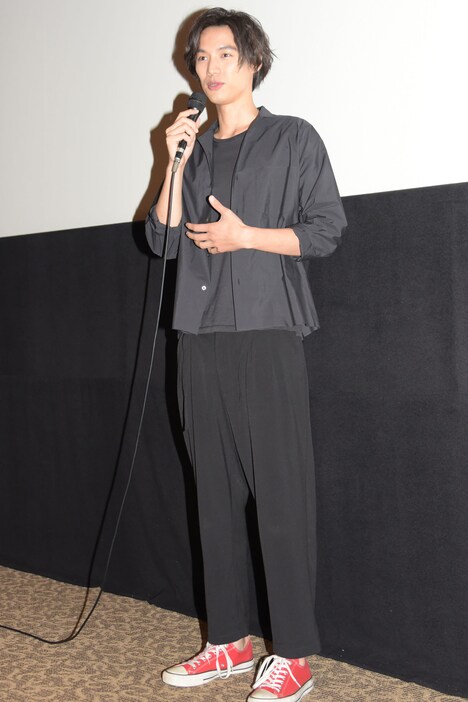 大勢の女子高生を前に「ドキドキします」と語る福士蒼汰。