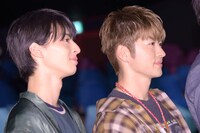 左から高杉真宙、佐野玲於。