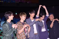 左から高杉真宙、佐野玲於、中川大志、横浜流星、飯塚健。