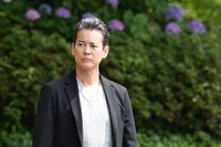 唐沢寿明演じる折壁嵩男。