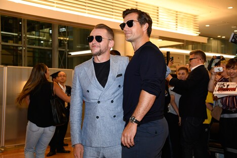 左からサイモン・ペッグ、ヘンリー・カヴィル。