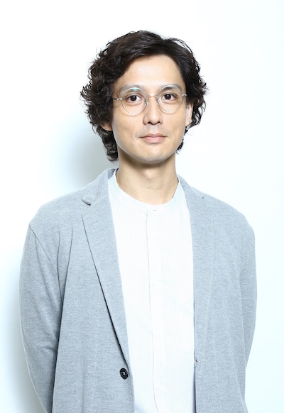 土屋情役の安藤政信。