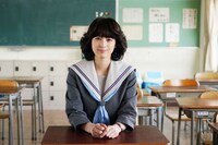 清野菜名演じる赤坂理子。