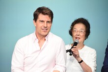 トム・クルーズ（左）。