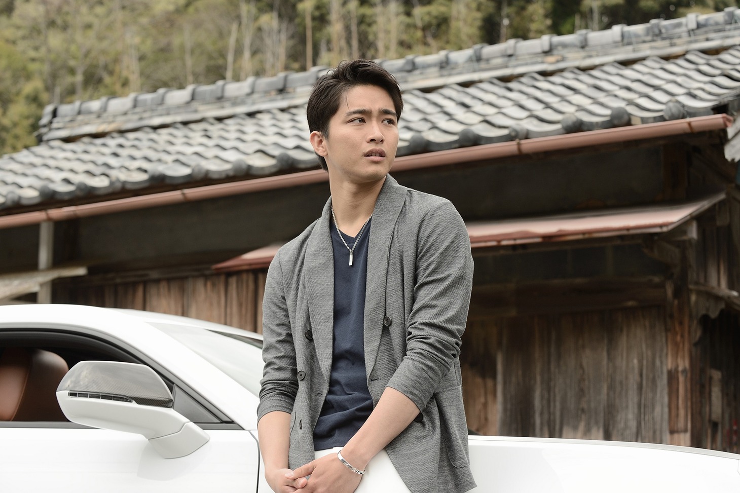「青夏 きみに恋した30日」より、佐藤寛太演じる男性。