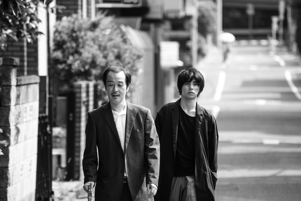 村上虹郎がリボルバーに魅せられる「銃」特報、新たな場面写真も解禁