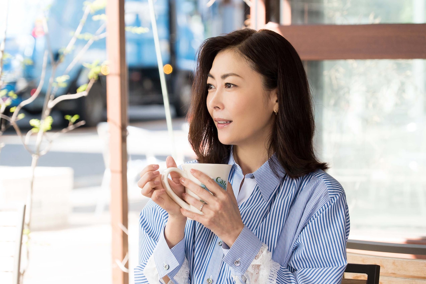 中山美穂演じる瀧沢真璃子。