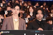 「dele」完成披露試写会の様子。左から菅田将暉、山田孝之。