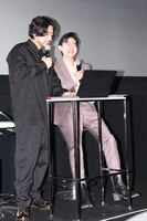 左から山田孝之、菅田将暉。