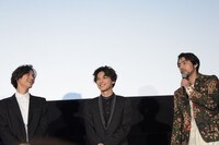 左から福士蒼汰、吉沢亮、小柳友。