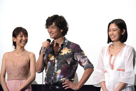 左から永夏子、安藤政信、松田リマ。